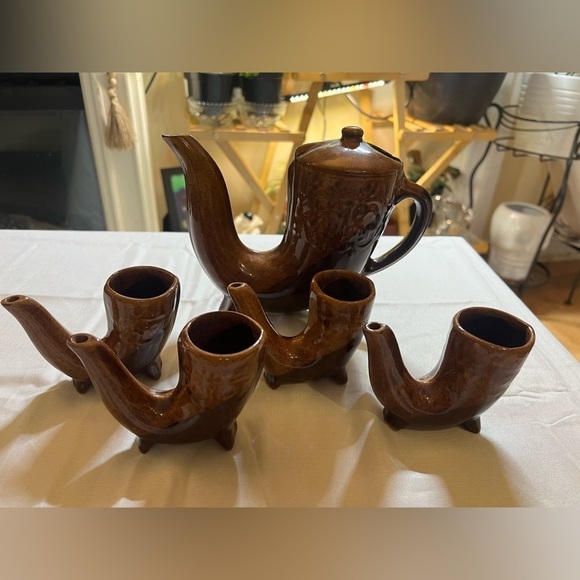 Bulgarian pottery horn decanter with glasses set - Picture 2 of 5